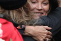 Posledná rozlúčka s ikonou: Zvodná Kate Moss, smutná Victoria Beckam a dcéra Micka Jaggera v sexi blúzke