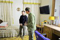 Ukrajinský prezident má málo nábytku a striedmy šatník: Zelenskyj celému svetu ukázal, kde už rok býva!