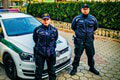 Neobyčajná akcia policajtov z Levíc: Na nadjazde si všimli stáť mladíka, viac im nebolo treba! Aha, čo v sekunde urobili