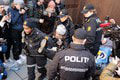 Gretu Thunbergovú zadržali: Policajti ju museli vyniesť z budovy! Ako to vyzeralo?