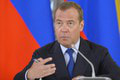 Vyhrážky neexistujúcej továrni: Obáva sa Medvedev možnej výroby tankov? Neuveríte, čo povedal!