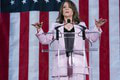 Demokratka Marianne Williamsonová chce byť prezidentkou USA: Proti Bidenovi to bude mať ťažké