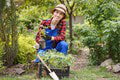 Teploty avizujú nástup jari: Čo už možno robiť v záhradke? 5 prác, ktoré musíte vykonať