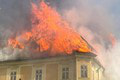 Mega požiar v Banskej Štiavnici dáva hasičom zabrať: Práce budú pokračovať dlho do noci