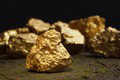 Amatérsky zlatokop vzal svoj detektor kovov a išiel hľadať zlato: Objav, ktorý sa podarí len raz za život!