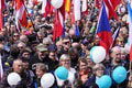 V Prahe opäť protestujú tisícky ľudí proti vláde: Ožobračujete ľudí! Zábery hovoria za všetko