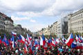 V Prahe opäť protestujú tisícky ľudí proti vláde: Ožobračujete ľudí! Zábery hovoria za všetko