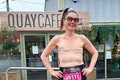 Toto sa len tak nevidí: Žena odbehla londýnsky maratón hore bez! Mala na to vážny dôvod