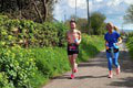 Toto sa len tak nevidí: Žena odbehla londýnsky maratón hore bez! Mala na to vážny dôvod