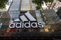 Adidas má po chlebe: Investori sa rozhodli spoločnosť žalovať! Môže za to známa celebrita