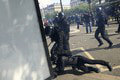 Masaker vo Francúzsku: Ulice pohltili plamene! Počas protestov sa zranilo vyše 100 policajtov