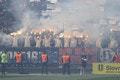 Futbalové derby prinieslo vlnu výtržností: Útok na hasičov aj konflikt futbalistu!