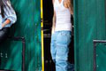 Bieber oslávi 30-ku, kam sa podel ten nevinný výraz? Po rozkošnom chlapcovi ani stopy! Aha, ako ho načapali na ulici