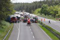 Hrôzostrašná nehoda na diaľnici do Česka: Autobus sa zrazil s kamiónom! Počet zranených stúpa, hlásia aj obeť