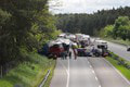 Hrôzostrašná nehoda na diaľnici do Česka: Autobus sa zrazil s kamiónom! Počet zranených stúpa, hlásia aj obeť