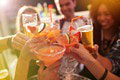 Možno máte problém: 17 znakov, že sa z vás stal fungujúci alkoholik! Našli ste sa v nich?