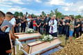 Ariánku († 13) a Igorka († 14) pochovali 20 metrov od miesta nehody: Na pohreb prišlo množstvo ľudí