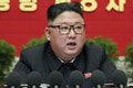 Čo sa to deje s vodcom KĽDR? Kim Čong-un má 140 kíl, po nociach holduje alkoholu a fajčeniu!