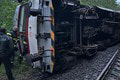 Strašidelná jazda pri Rimavskej Sobote: Vlak sa vykoľajil a následne prevrátil spolu s cestujúcimi!