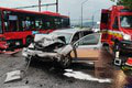 Hrozivo vyzerajúca nehoda v Bratislave: Zrážka osobného vozidla s MHD! Na tomto úseku si dajte pozor