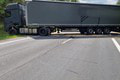 Tragická nehoda v Česku: Zrážku s kamiónom neprežili traja Slováci z vedenia známej firmy