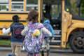 Vodič zabudol školáčku v rozhorúčenom mikrobuse: Štvorročné dievčatko zomrelo! Začal sa súd