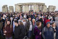 Pri Stonehenge bolo poriadne rušno: Ľudia dvíhali ruky k nebu a... Budete prekvapení, čo sa tam deje