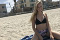 Blondínka zaspala na pláži, horko to oľutovala: Keď sa vrátila domov, nespoznala ju ani sestra