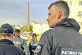 Policajtov, hasičov a vojakov podporuje na východe partia amatérov: Ako hľadajú pátrači nezvestných?