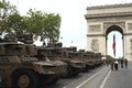 Macron vytiahol svoje skvosty: V centre Paríža je poriadne rušno, sledujte tú parádu