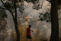 Gréci bojujú s veľkými požiarmi: Situácia je vážna, polícia má v rukách možného vinníka