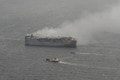 Pri Holandsku neustále horí 200-metrová loď: Podarila sa riskantná operácia?!