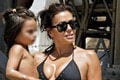 Sexy mamička v akcii! Kým Eva Longoria krotila syna na pláži, všetkým vyrazila dych: Postava bohyne