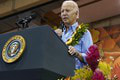 Joe Biden priletel na požiarom zdevastované Maui: Pátranie pokračuje, úrady rátajú s nárastom obetí