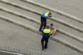 Šialený incident v Žiline: Po nákupnom centre sa premával naháč! Keď dorazili policajti, začalo besnenie...