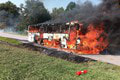 Autobus zhorený na uhoľ! Plamene ho zachvátili nečakane, ako sú na tom cestujúci?