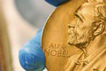Nobelova cena za literatúru má svojho majiteľa! Akadémia uviedla dôvod, no nevyhla sa kritike