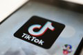 Dezinformácie o útoku Hamasu na Izrael sa valia cez sociálne siete: TikTok dostal varovanie