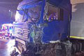 Čelnú zrážku s kamiónom neprežila jedna osoba: Z vozidla ostal kus šrotu! Mrazivé foto z nehody