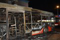 Hororový pohľad: Autobusy zachvátili plamene! Oheň zasiahol aj zdravotné stredisko