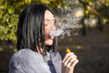 Viete, koľko cigariet obsahuje jedna e-cigareta? Odpoveď vás zaskočí!