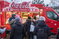 Do Bratislavy pricestoval slávny vianočný kamión Coca-Cola: Pozrite sa, ako potešil ľudí v Petržalke!