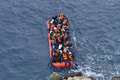 Británia zažíva extrémny nápor migrantov: Plavby sa nezaobišli bez tragédie