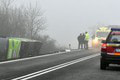 Vážna nehoda na východe Slovenska: Prevrátil sa autobus, medzi zranenými sú aj deti