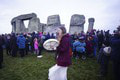 V Stonehenge sa zhromaždili tisíce ľudí: Dialo sa tam niečo zvláštne! Pozrite FOTO