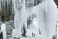 Slovensko sa mení na krajinu z Mrázika: Na hrade majú ľadovú jaskyňu, v parku vznikol ľadopád!