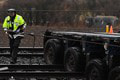 Tragické ráno: Zrazil sa vlak s kamiónom! Rušňovodič zomrel, 19 ľudí je zranených