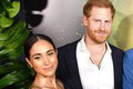 Facka pre Harryho a Meghan na premiére: Namiesto VIP miest, dostali... Princ neskrýval zdesenie