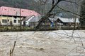 Počasie sa zase zblázni: Vietor vystriedajú povodne, pre ktoré okresy platí výstraha?