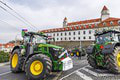 Poľnohospodári na traktoroch zatarasili Slovensko: Farmári útočia hnojom a zápchami!